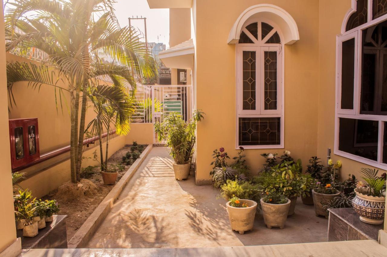 Hotel Lav Kush International Varanasi Ngoại thất bức ảnh