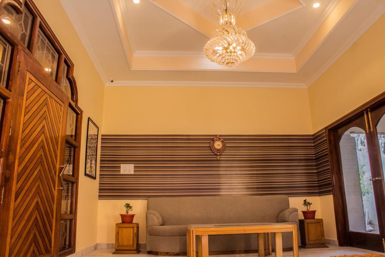Hotel Lav Kush International Varanasi Ngoại thất bức ảnh