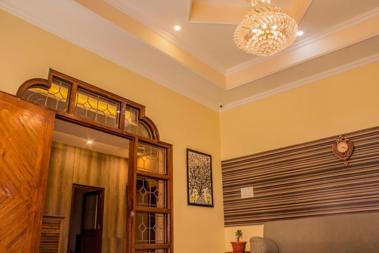 Hotel Lav Kush International Varanasi Ngoại thất bức ảnh