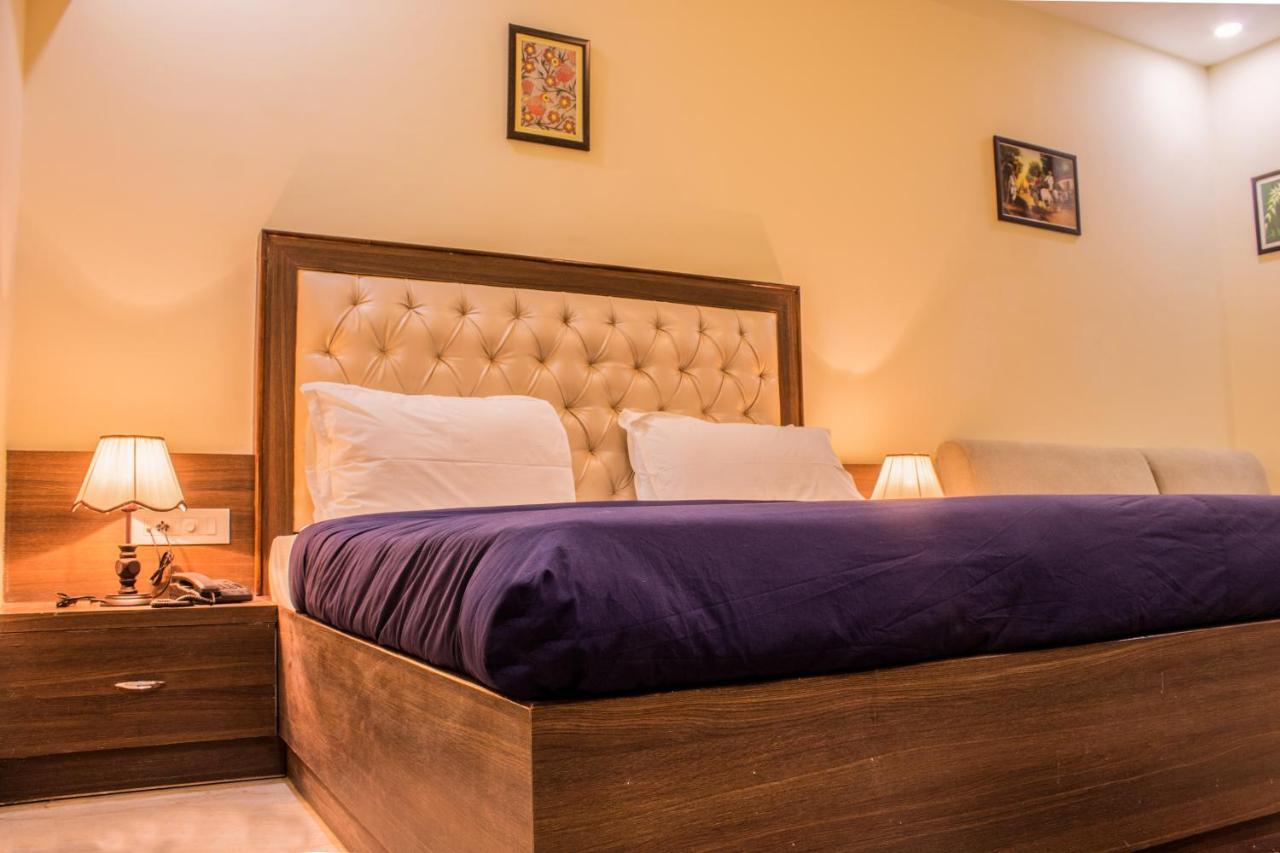 Hotel Lav Kush International Varanasi Ngoại thất bức ảnh